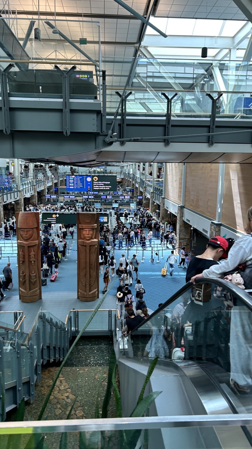 밴쿠버 국제공항 입국심사장으로 가는길