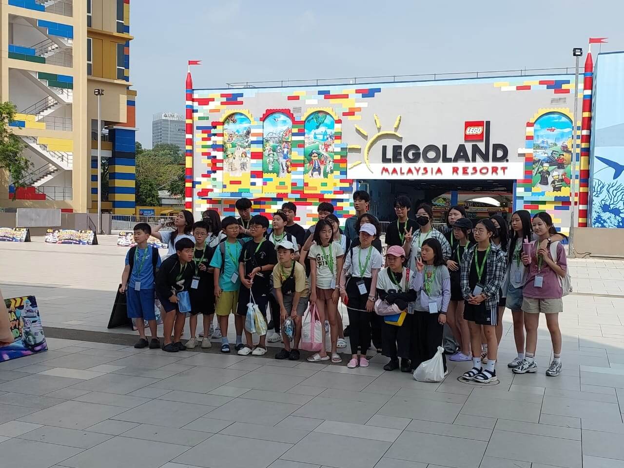 조호바루 레고랜드 입구 단체 사진